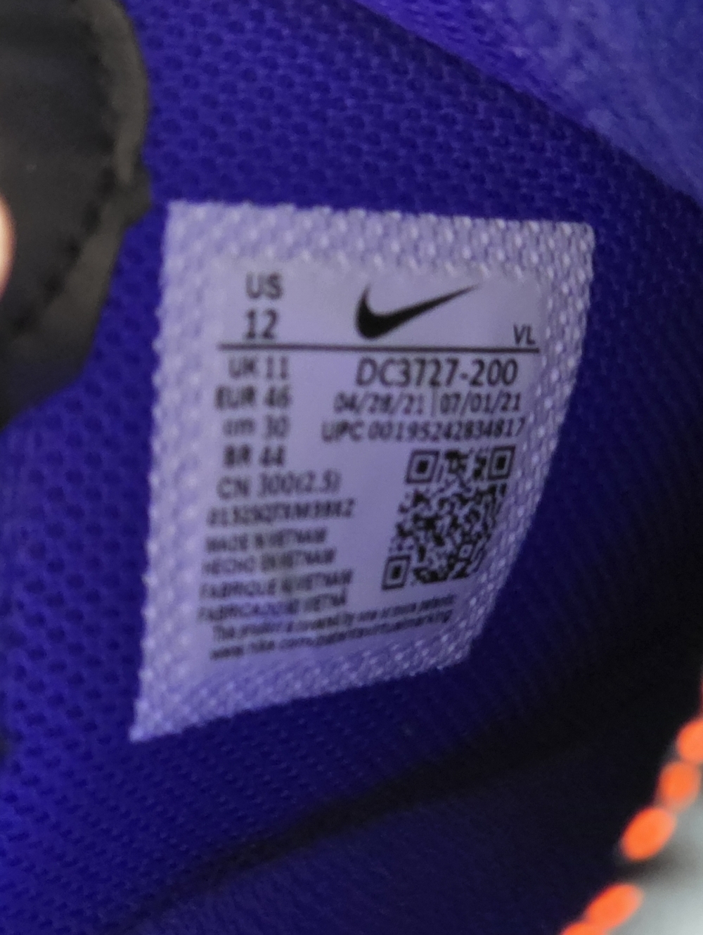 NIKE Winflo 8 Zoom Sield   Men’s Black Sneakers with Orange Accents Size 12. - Picture 2 of 15